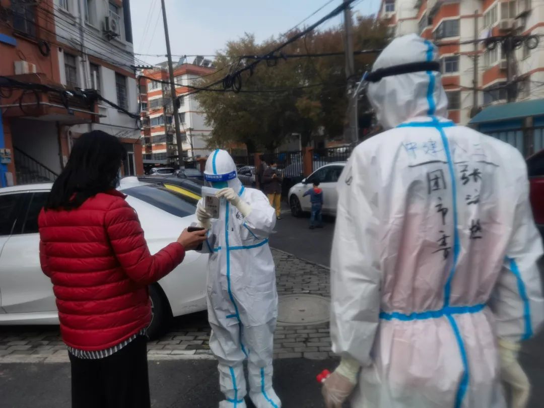 坚守战疫岗位的逆行先锋故事,抗疫中的志愿者故事