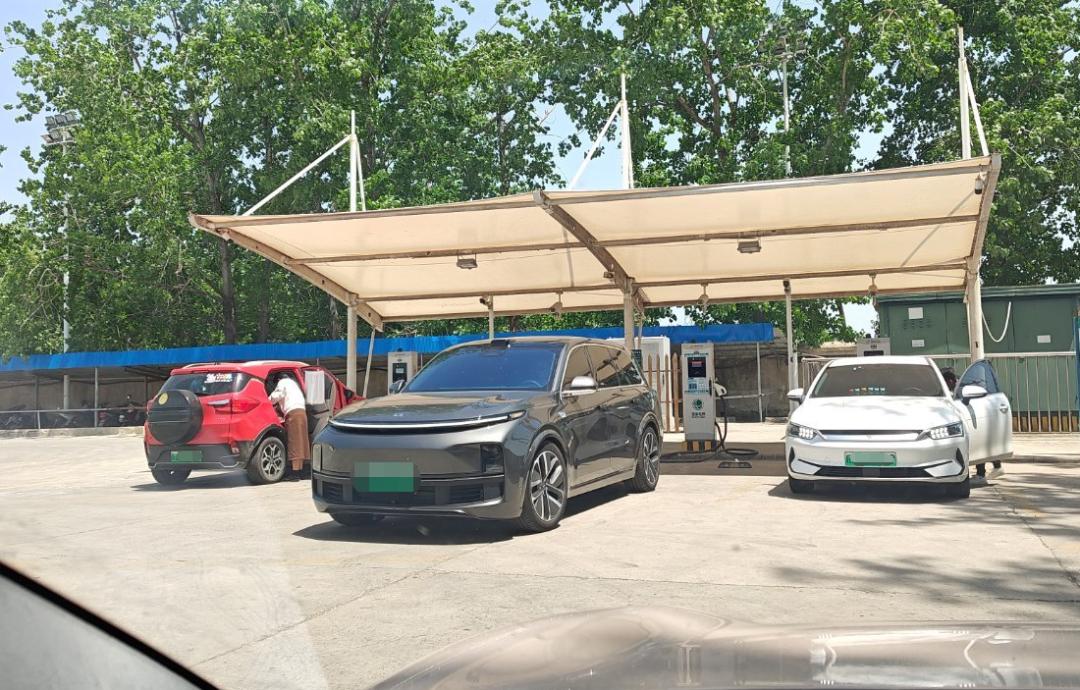 新能源车五一途中充电难,新能源汽车车主充电问题