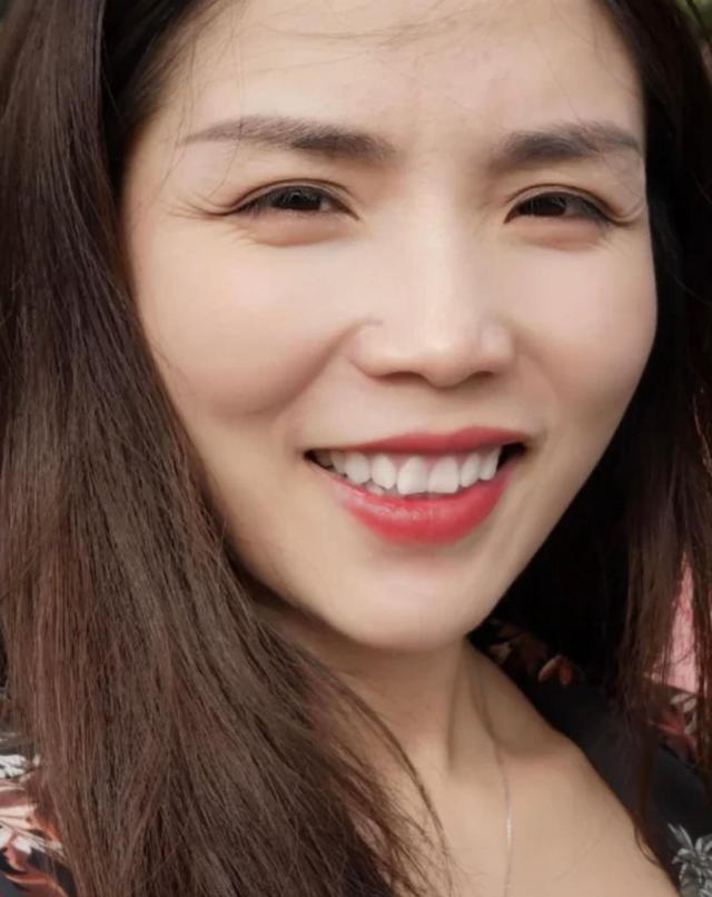 五官显老的女人怎么变年轻,什么样的女人容易显老