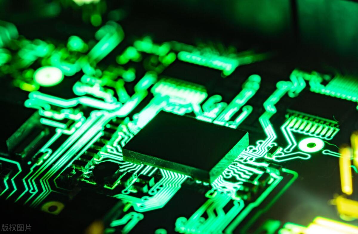 新手如何学习pcb板焊接,自学pcb板好学吗