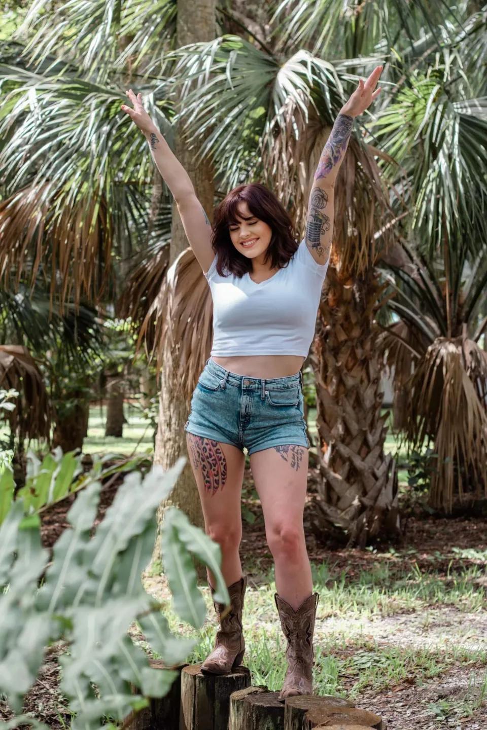 女士缩胸整形手术,美国辣妈做缩胸手术