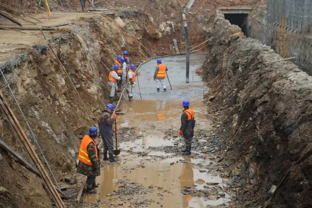 梭鱼湾跨东方路立交桥,大连梭鱼湾立交桥通车