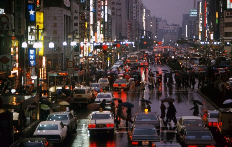 1989年日本经济泡沫：地价能卖70万一平，泡沫粉碎时日本有多惨？