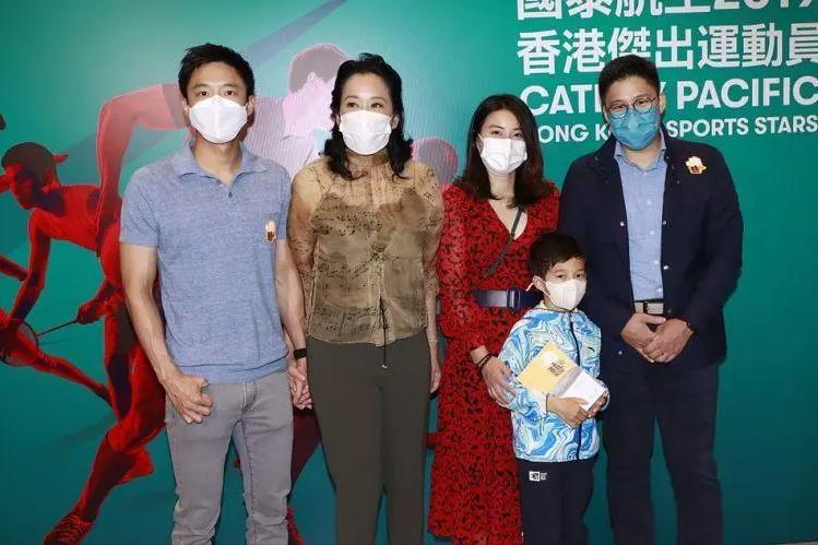 郭晶晶霍启刚最新消息出席晚宴,郭晶晶受伤霍启刚反应