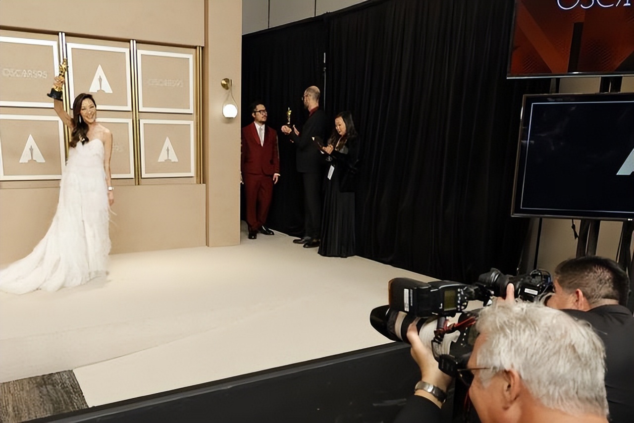 杨紫琼拿影后和我们有什么关系,杨紫琼是成就最高的华人