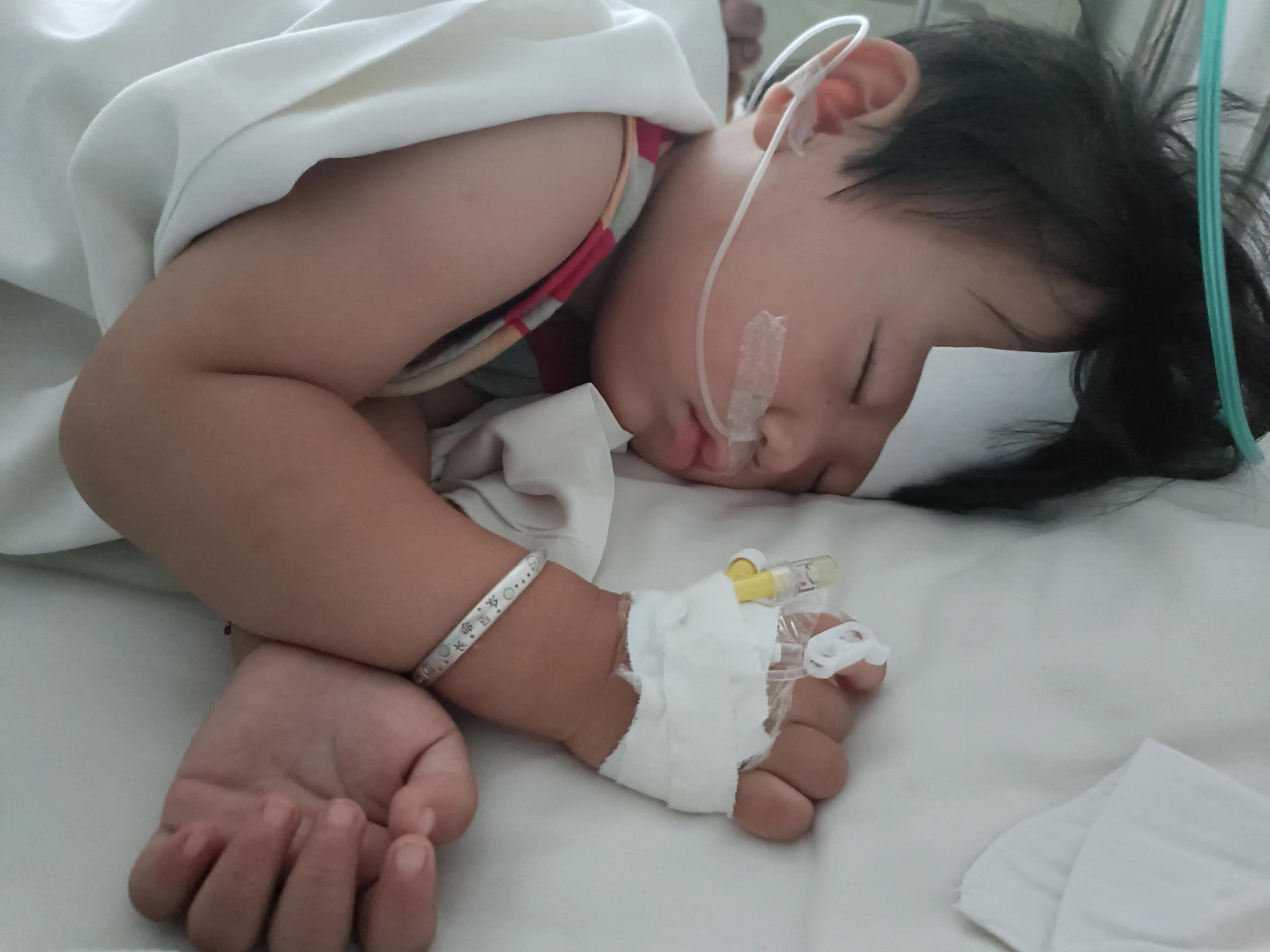 1岁宝宝发烧寒颤可是只有38度,孩子发烧手脚冰凉寒颤怎么办