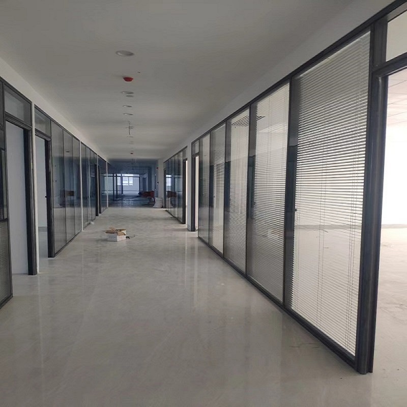 玻璃隔断办公室装修方案,办公室玻璃隔断什么样的风格好看