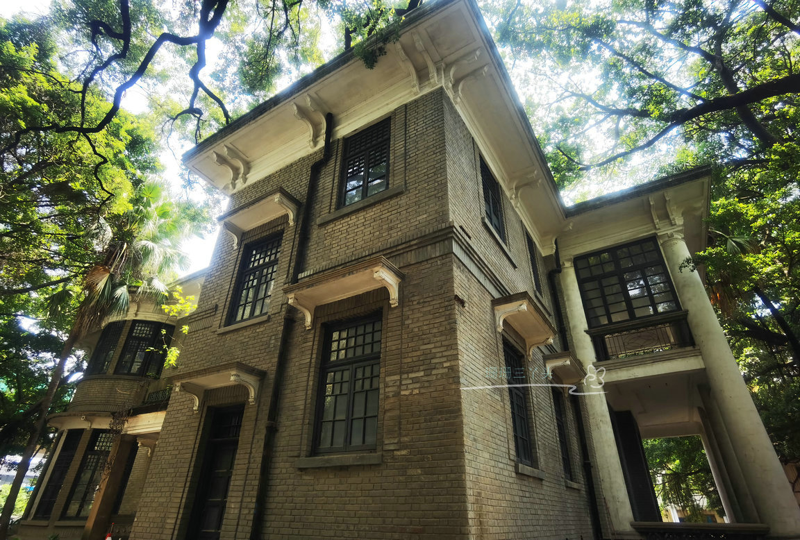 他被称为“沙面建筑之父”，旧居在养老院旁，曾被称“广州白宫”