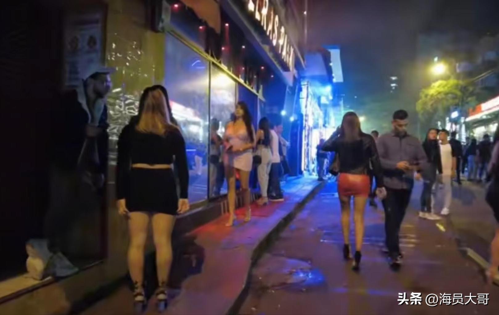 船员航行至德国，原本去逛街，误打误撞去了德国*灯区红**，险遭驱赶