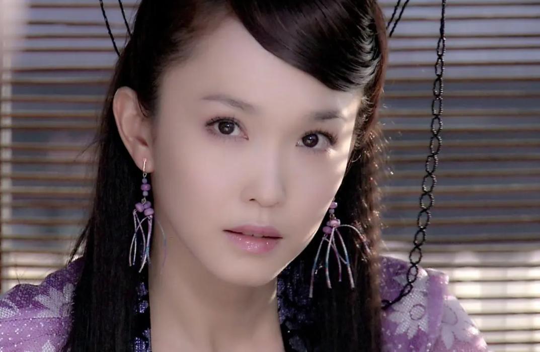 娱乐圈塌鼻子宽鼻翼好看的女明星,塌鼻子也能美出圈