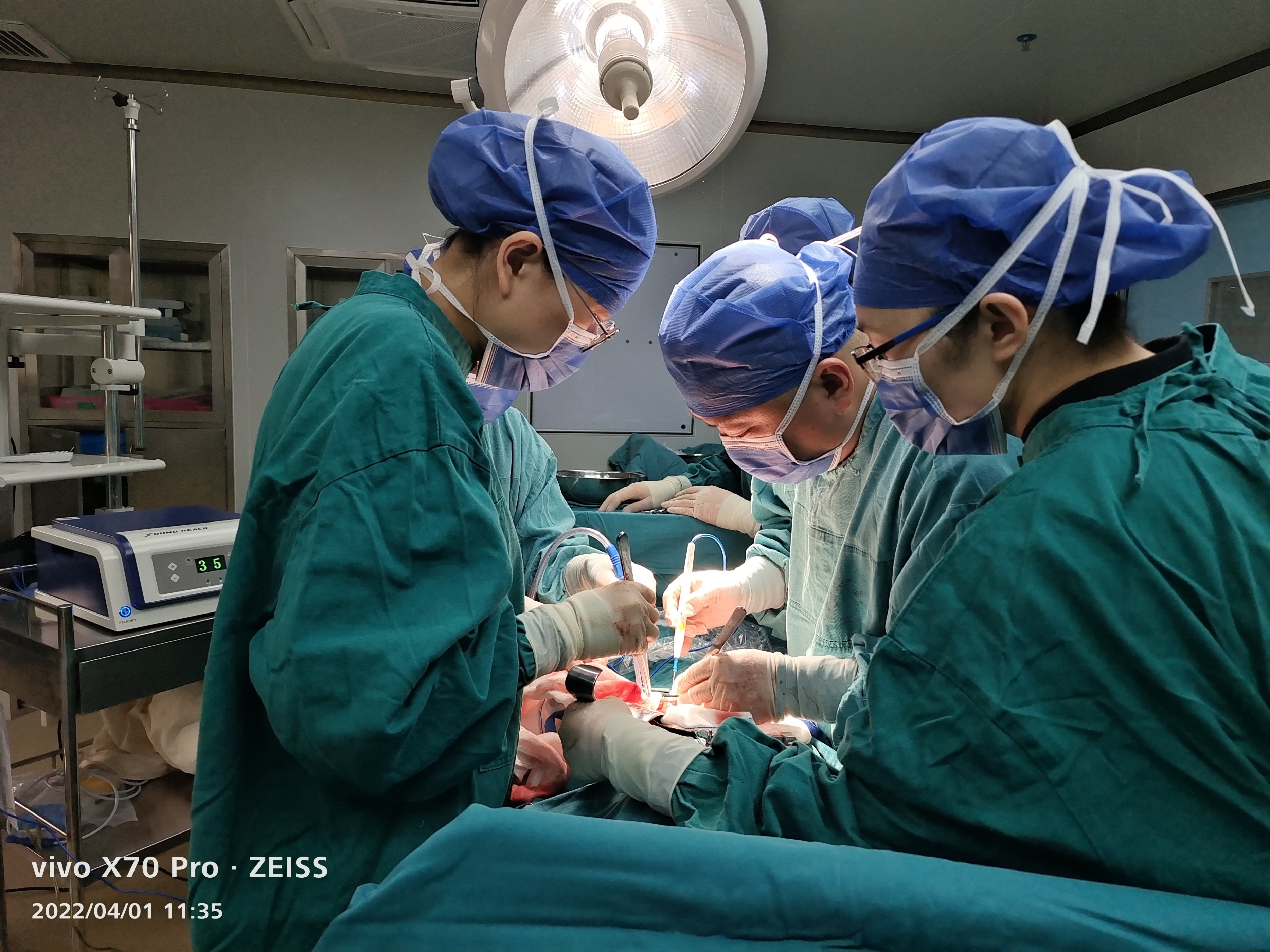 突破！深圳专家主刀顺利完成德保首例经腹子宫内膜癌分期手术