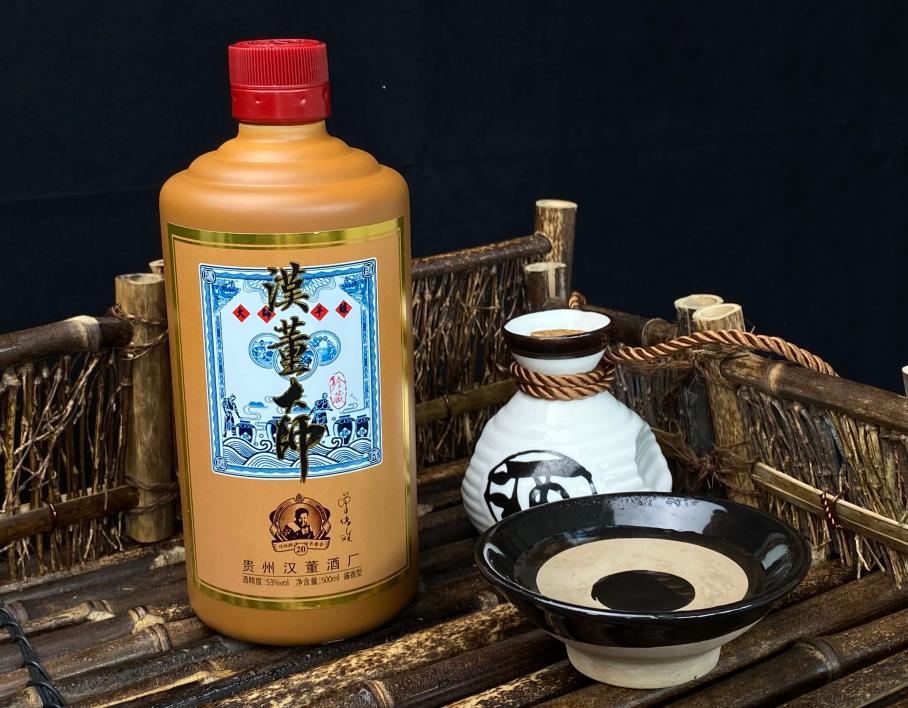 冬日白酒怎么喝?专家建议:白酒温着喝,掌握技巧是关键