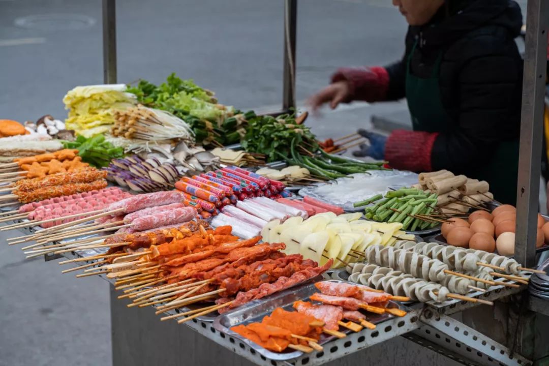 创业摆摊低成本的原因有哪些,现在摆摊创业还有出路吗