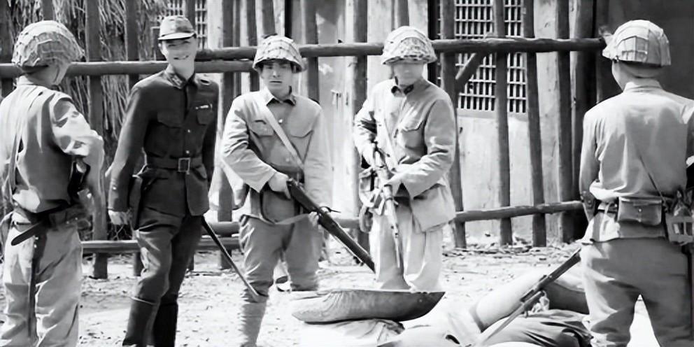 日军当着国军的面杀俘虏,日军侵华兽行