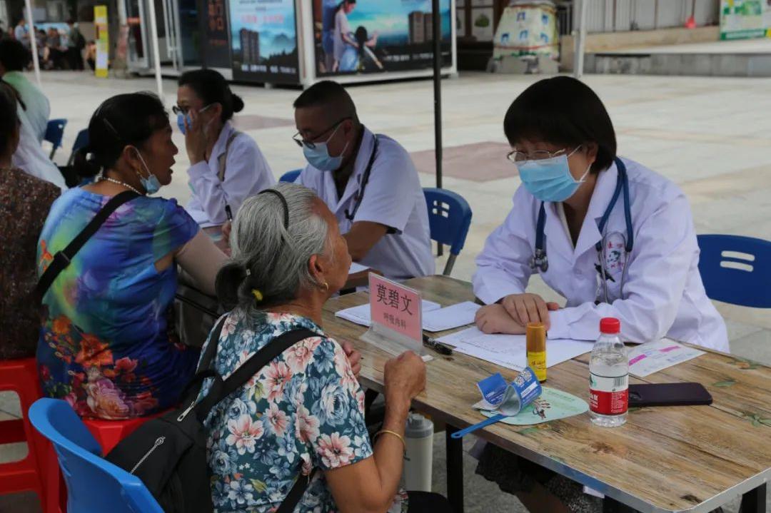 二附院莫碧文、罗丹桂分别获广西五一劳动奖章、广西青年五四奖章