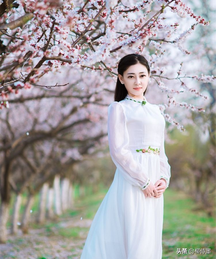 45岁如何拍照姿势好看,中年女性如何拍照最好看