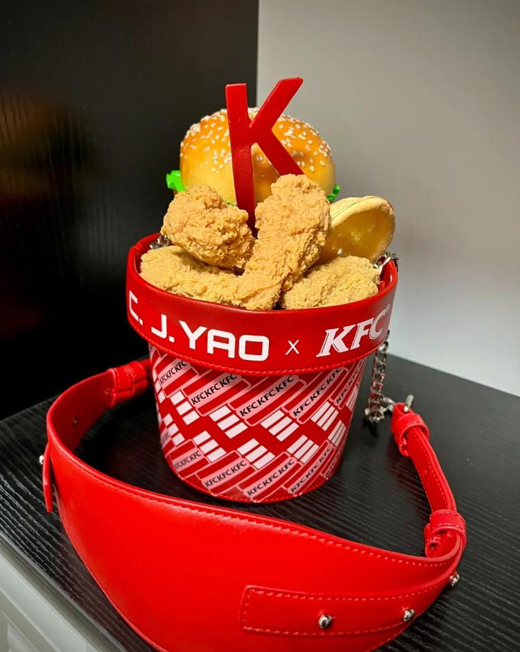 奢侈大牌推出大葱包、黄瓜包？！网友吐槽：蘸酱吃咱能炫几个…