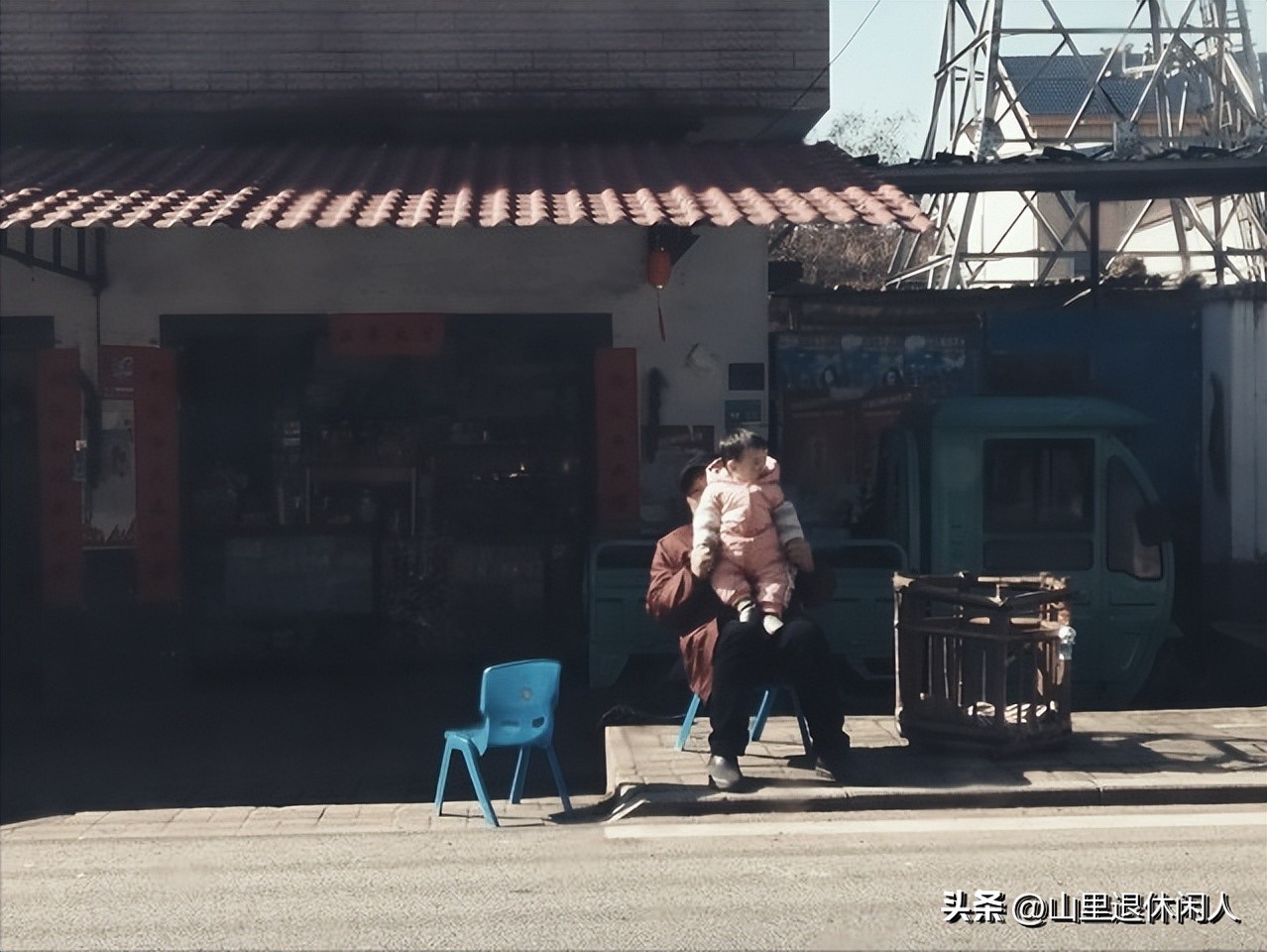 儿子月薪5千父母非得对外说,儿子月薪过万父母对外说几千