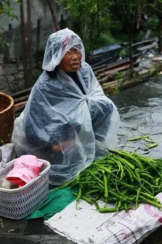 当地回应甘肃车祸7人死亡,甘肃发生车祸3人死亡