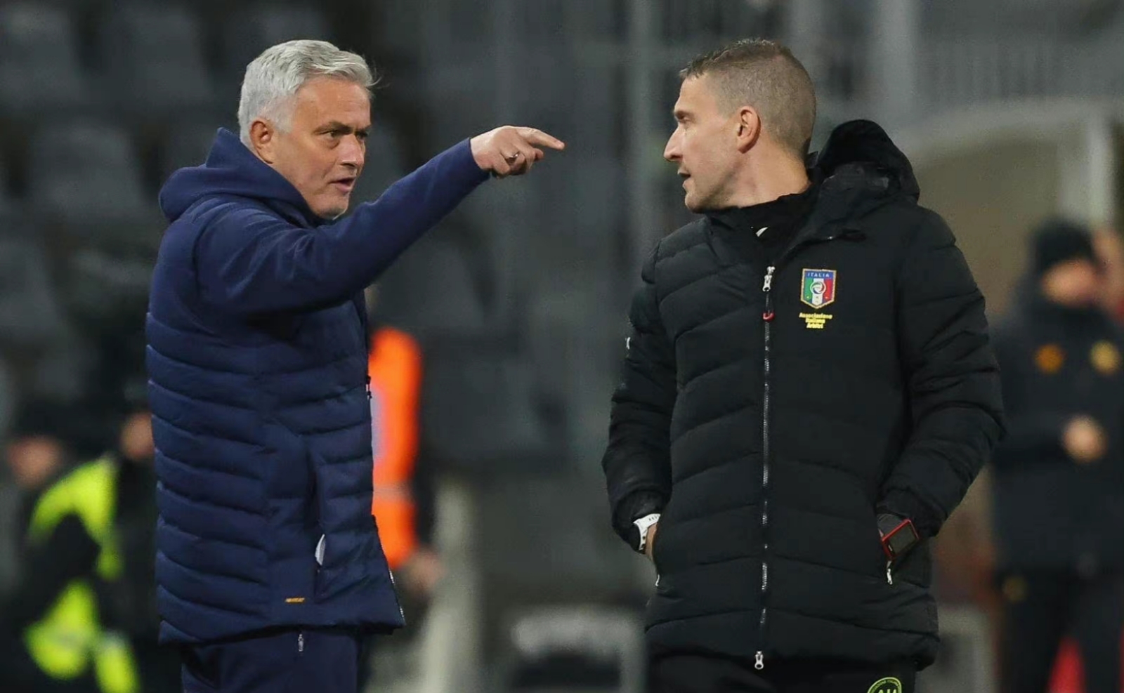 穆里尼奥罗马对曼联,足坛疯狂4小时