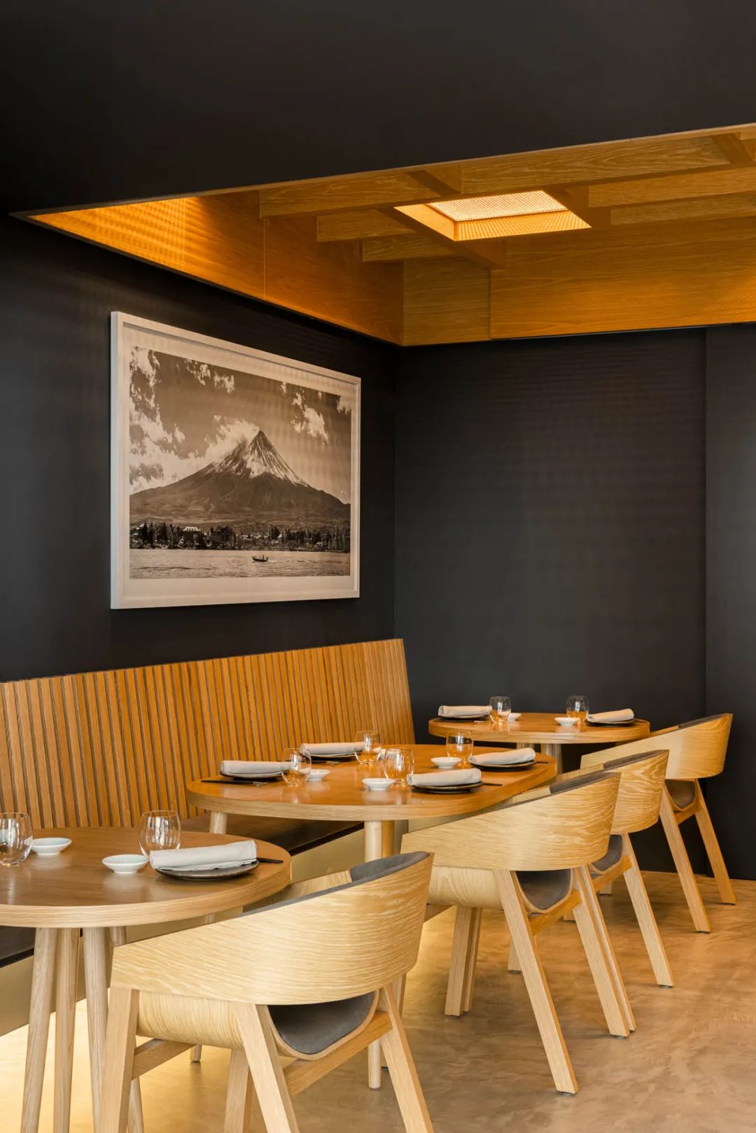 新型餐馆造型设计,创意餐馆设计效果图