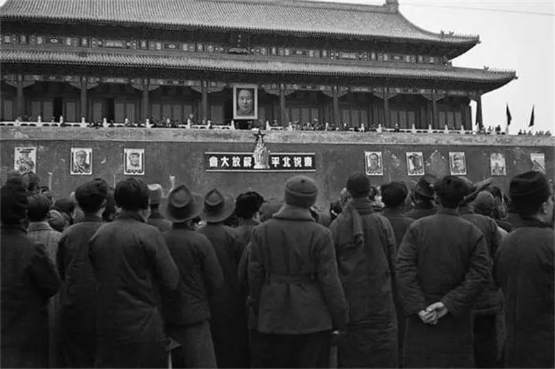 故宫城墙上挂过谁的画像,安门挂过谁的画像