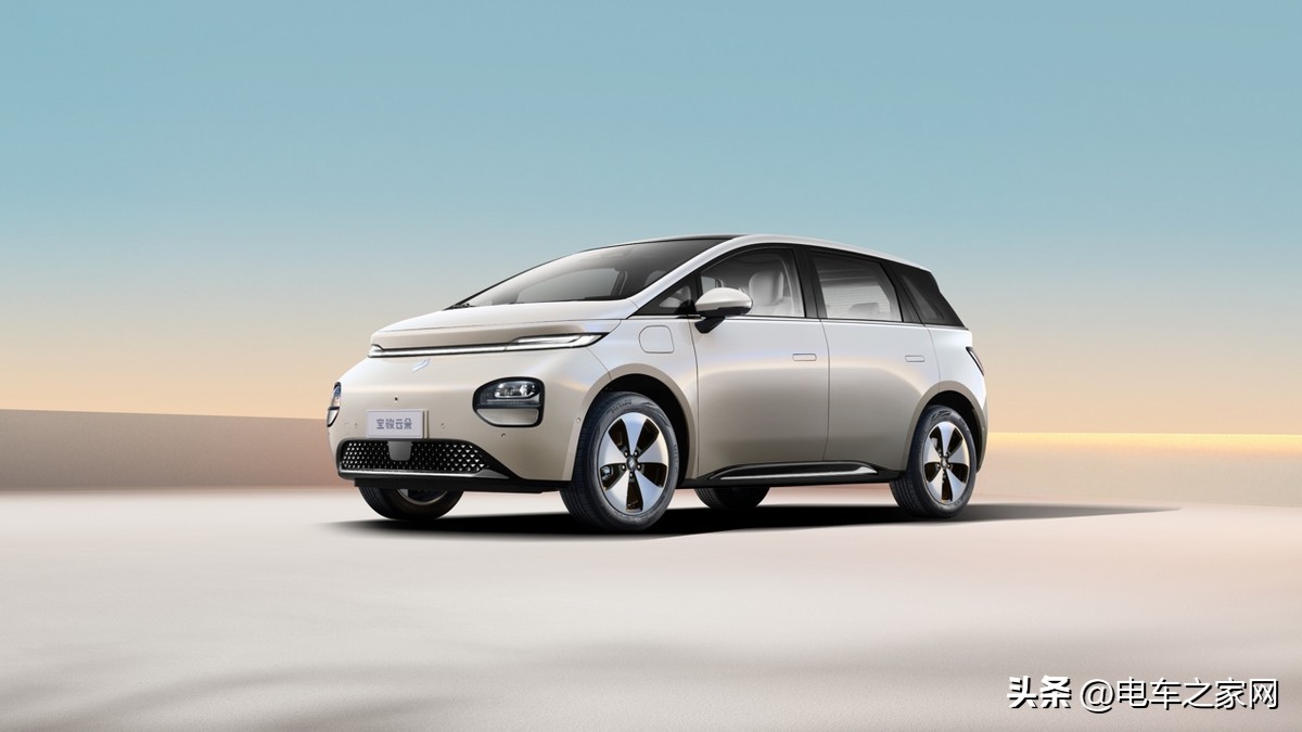 宝骏云朵天际白照片,宝骏云朵新配色