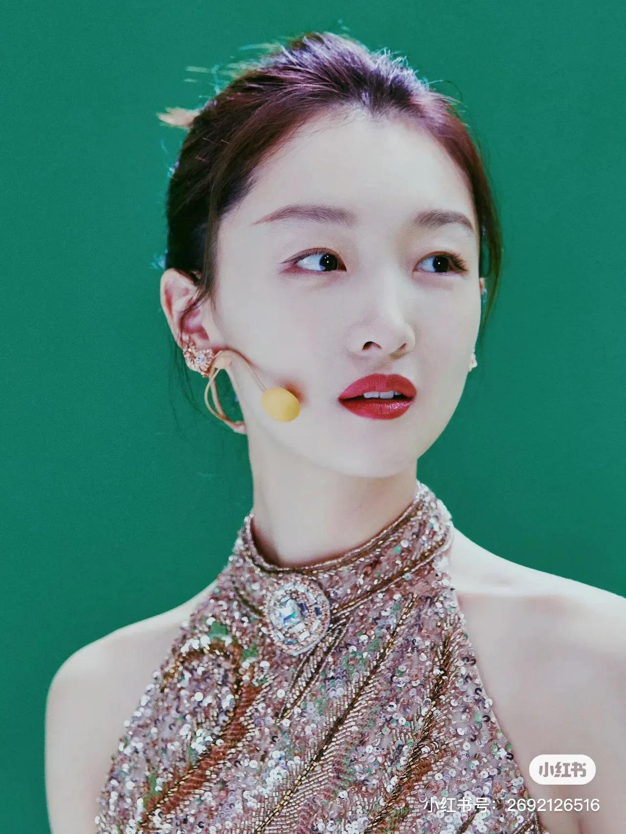 青年演员周冬雨刘昊然视频,青年演员周冬雨个人资料