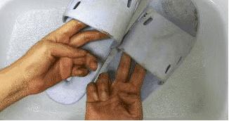 拖鞋穿久了“又黑又黄”不好洗？教你妙招，不用手刷，跟新一样