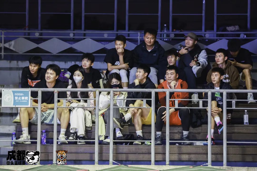 百万粉丝球员实战如何？这场街头篮球赛不输CBA|成华融媒