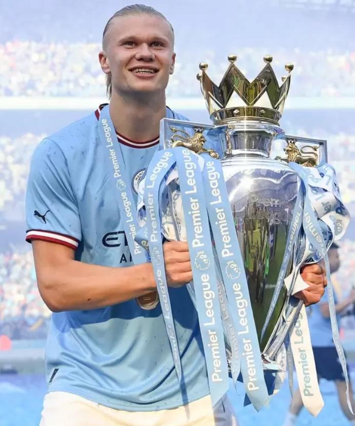 哈兰德被评为c罗之后第二人,哈兰德跟c罗同框