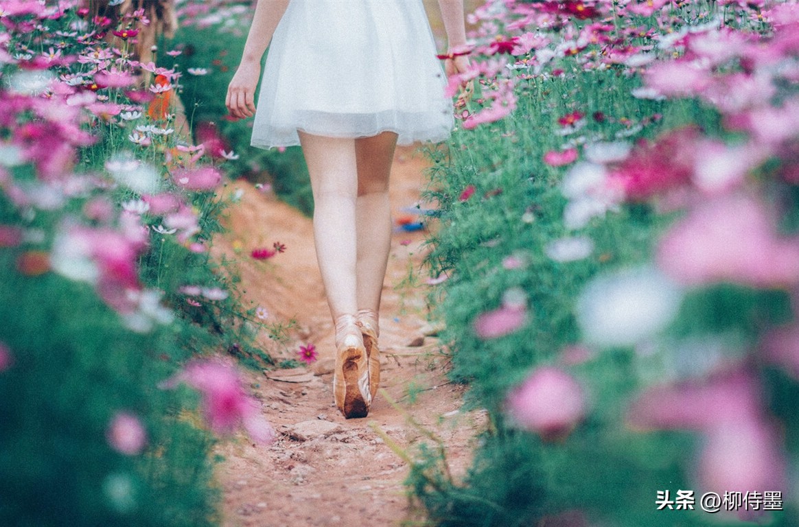 拍照时显瘦的最佳姿势,教你九个超实用的拍照显瘦的技巧