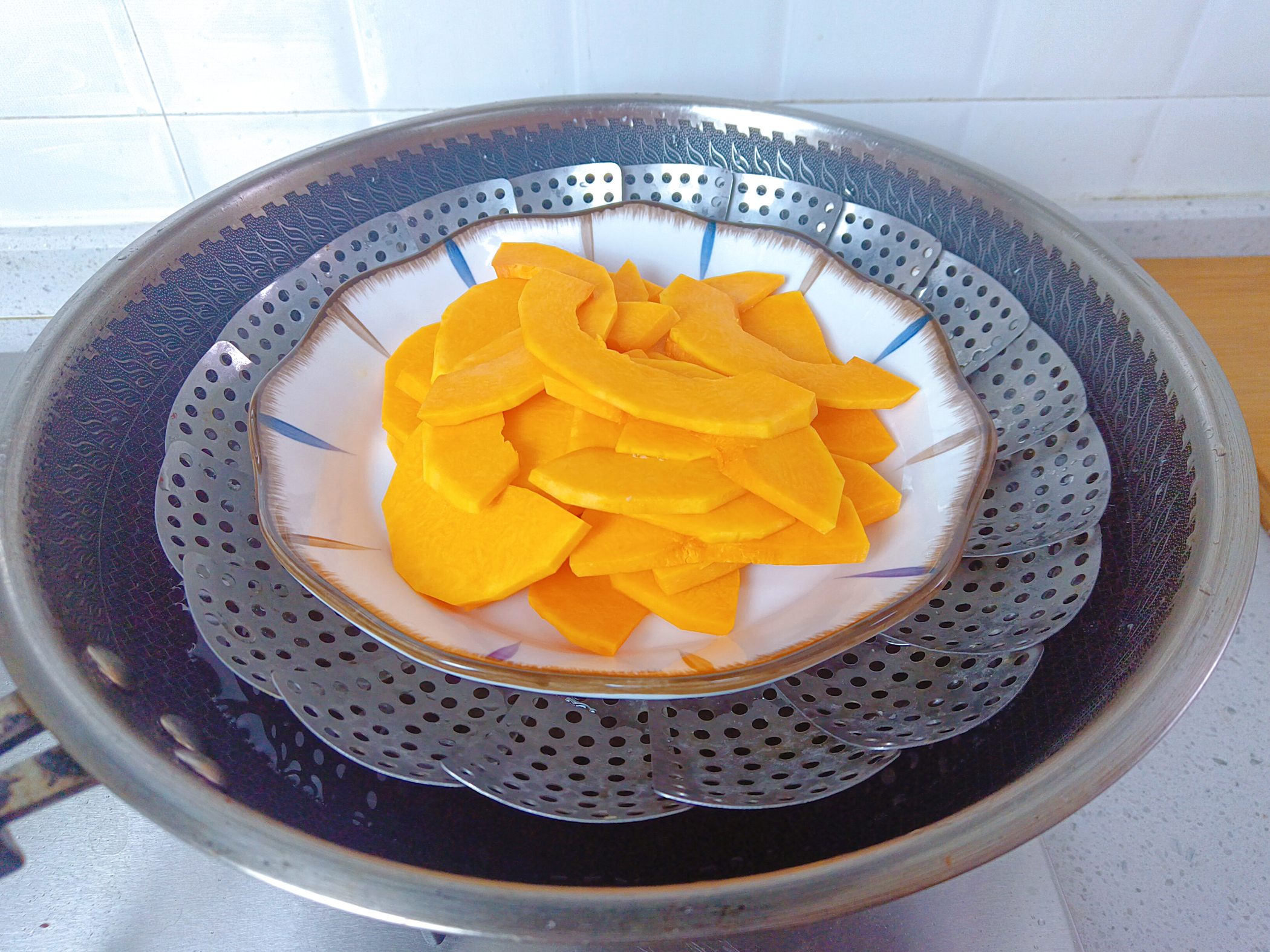 建议女人，多善待自己，少喝奶茶多吃6道菜，脸色红润，精神饱满