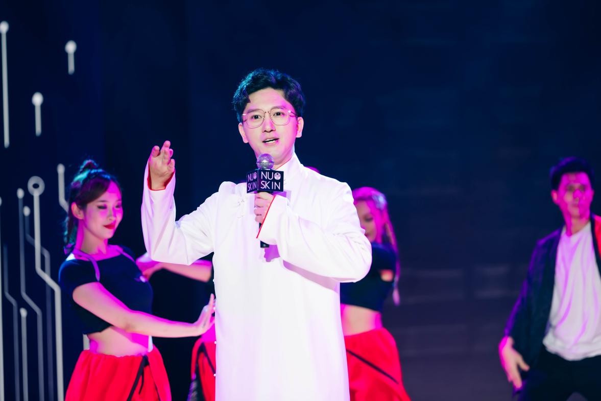 如新史上第一位虚拟偶像代言人惊艳亮相，重磅发布EMPOWERME战略及物联网黑科技新品LumiSpaiO