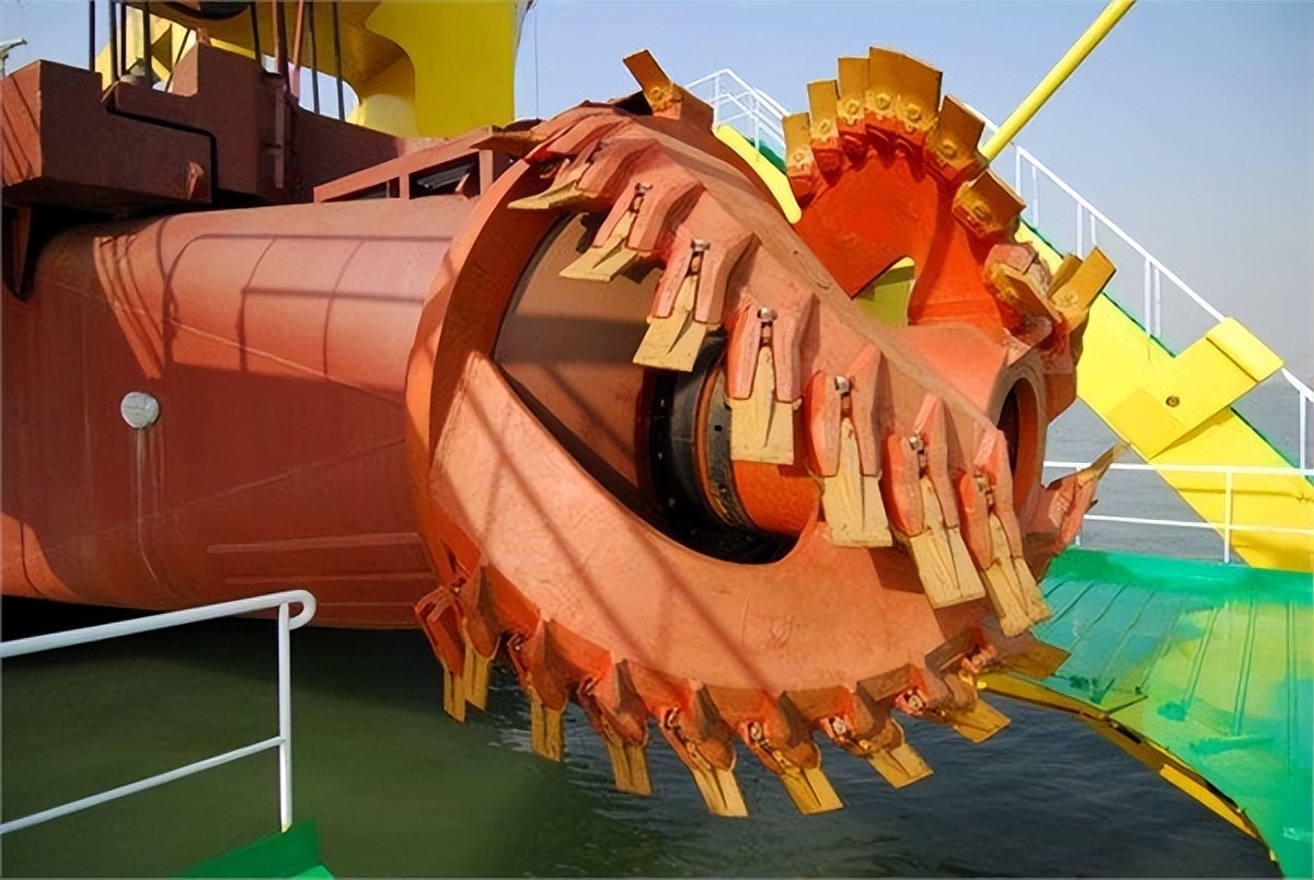 中国挖泥船最早进口哪个国家,大型挖泥船中国作用