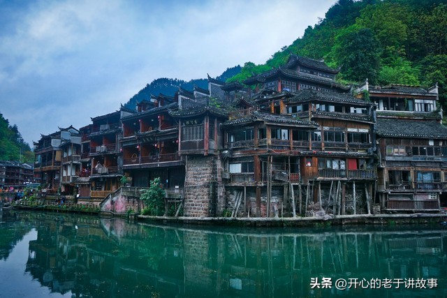 凤凰古城磁浮观光快线,凤凰古城景区