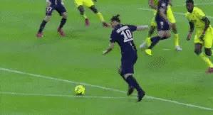 足球小将绝技在现实中能做到吗,足球小将那些不可能完成的动作