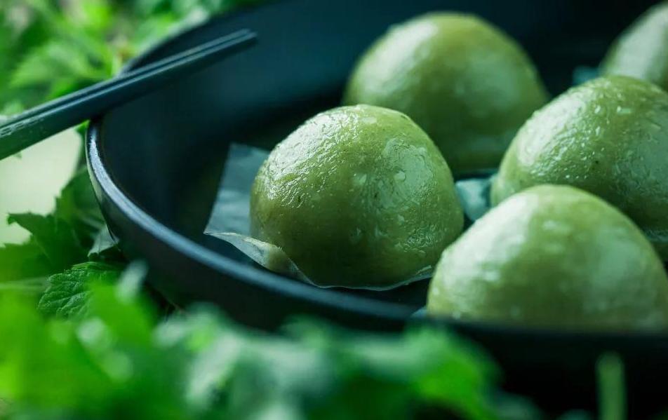 清明节是一个特别有趣的节日,清明节是一个富有特色的节日