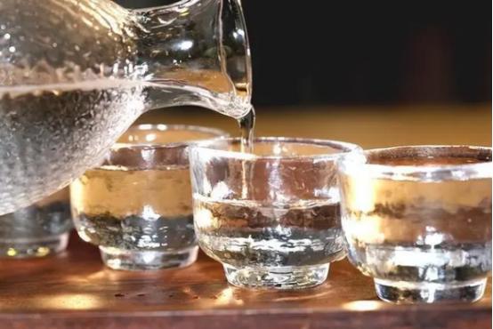 为什么在烟酒店买东西不能说送人,去烟酒店买酒为什么不能说去送人