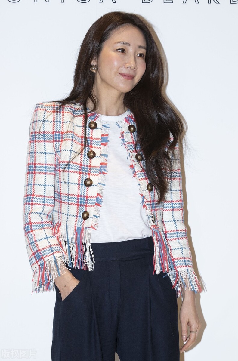 韩国女星崔智友冬装图片,韩国女星崔智友穿搭