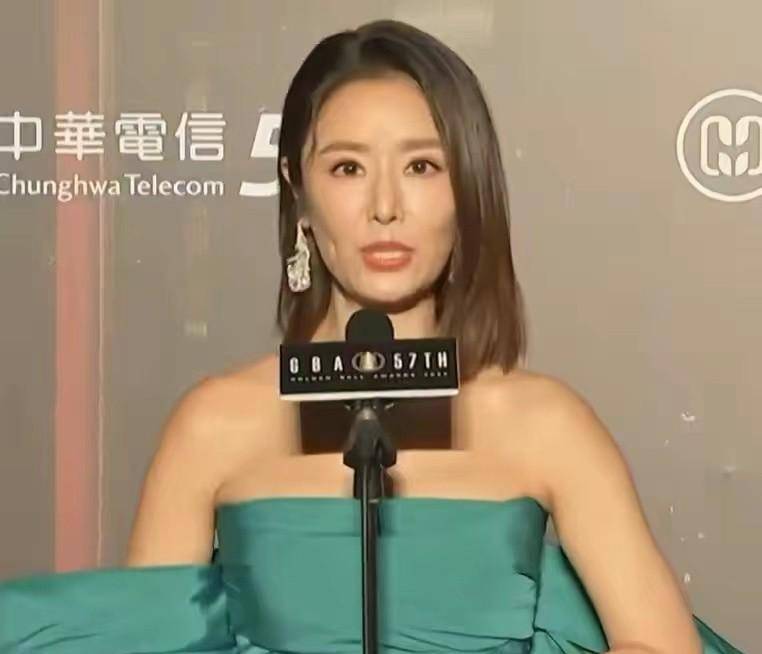 哪几个女明星的鼻子不好看,鼻子不好看的十大女星