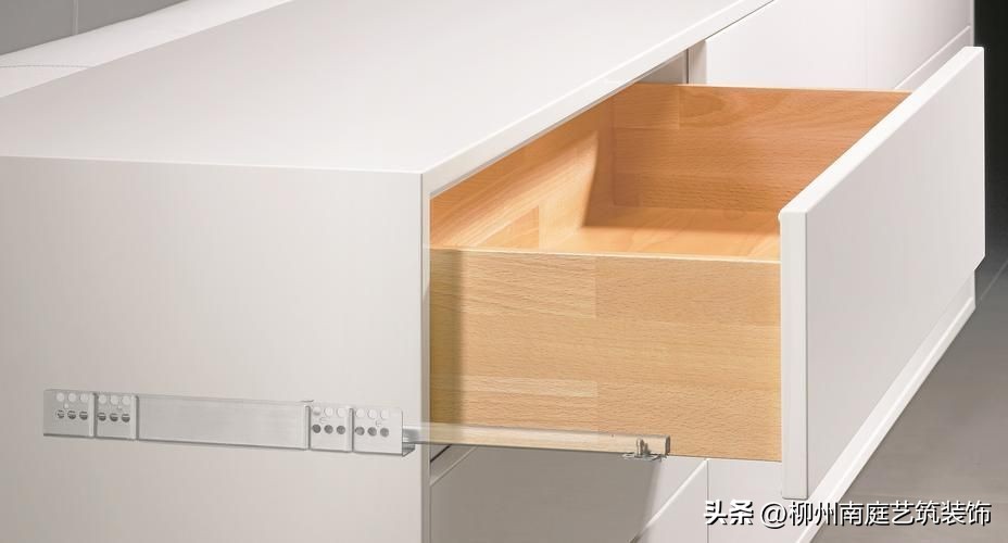 抽屉在半夜自动打开，吓得愣是一夜没睡