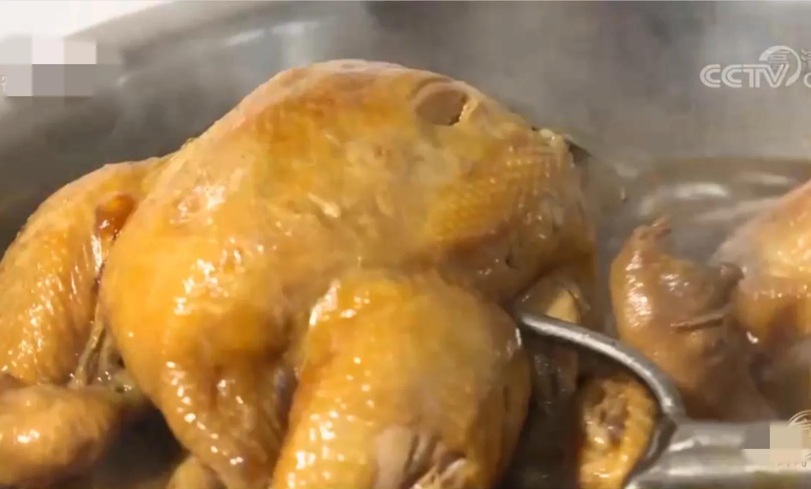 浙江男子把鸡和猪塞进大缸，靠278口大缸，一年销售额3000多万元