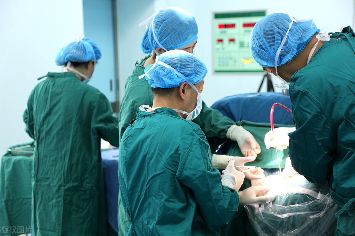 吴女士做手术后，出现月经紊乱11年，淋漓不尽阴道流血1个月住院