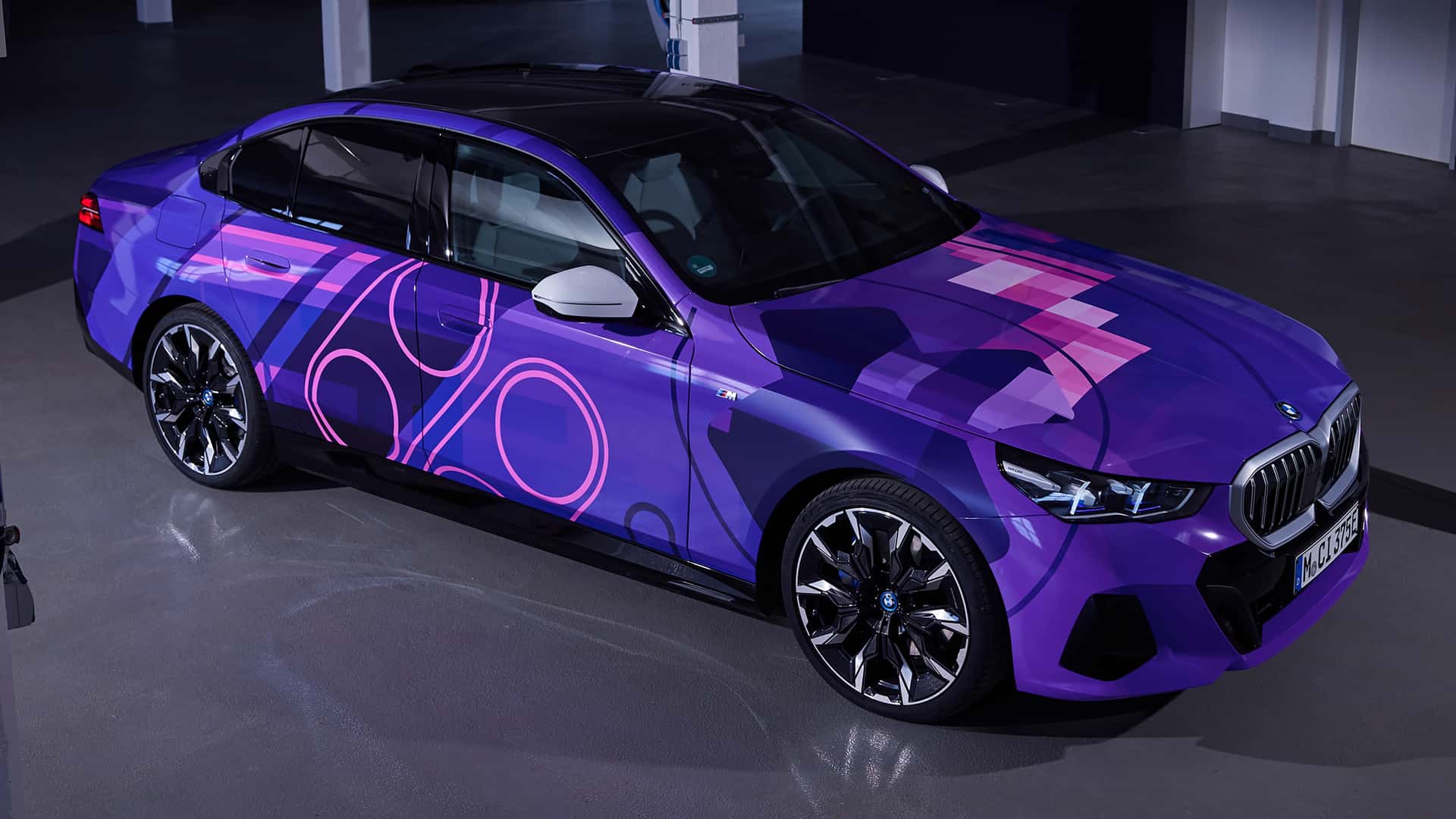 宝马5系主机操控系统,宝马5系能用手柄玩游戏吗