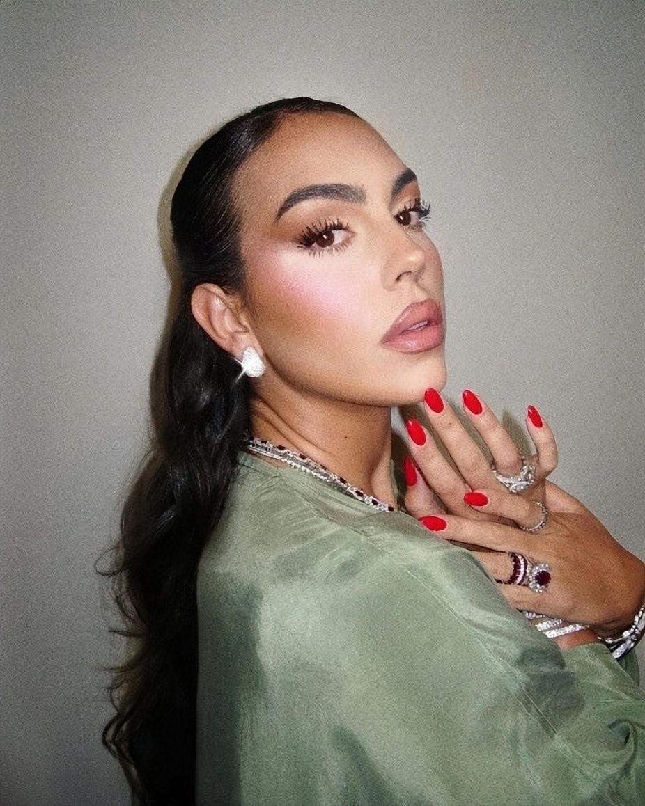 c罗和卡戴珊有多少个小孩,c罗女友生了几个孩子