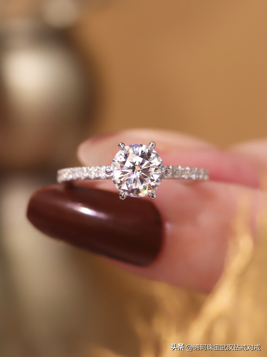 要存多少钱才能买车,花十几万买钻戒正常吗
