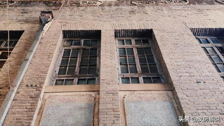 老旧小区居民楼加装电梯影响房价,老旧小区加装电梯低层住户有话说