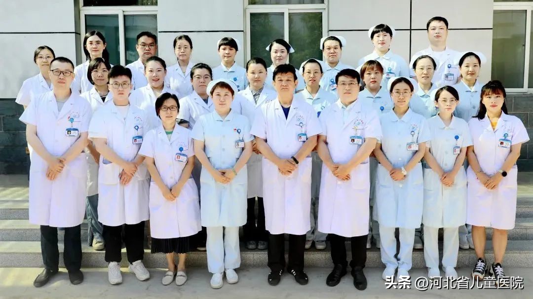 小孩脸上长满红点点是什么原因,孩子脸上长满了小黑点是怎么回事