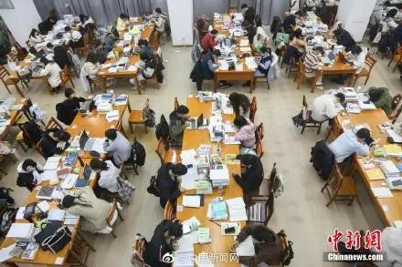 【法治热点早知道】不堪入目！精神残疾女孩被利用做低俗直播，甚至因此进了ICU，3名男主播被刑拘！